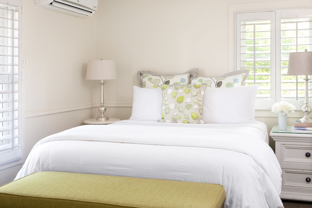 Vineyard Square Hotel & Suites - photo 7