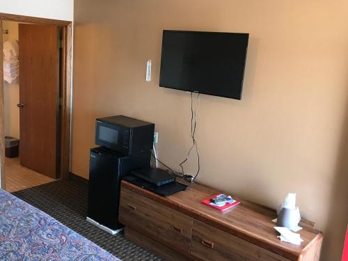Quik Stop and Motel - photo 11