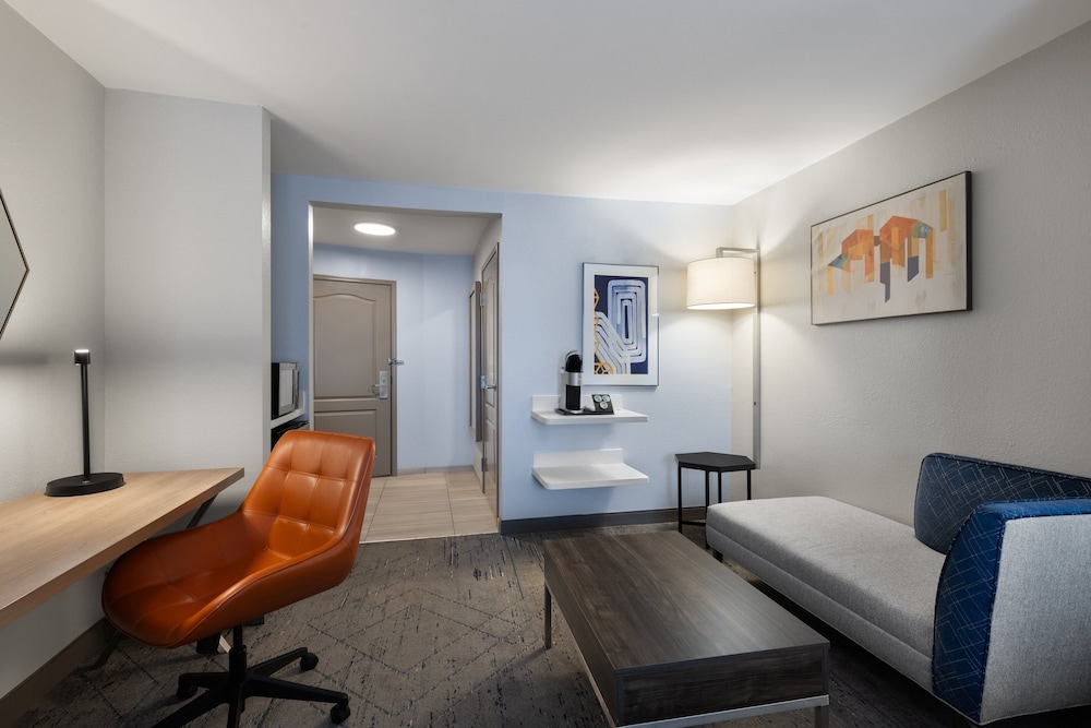 Holiday Inn Express Savannah Airport - photo 22