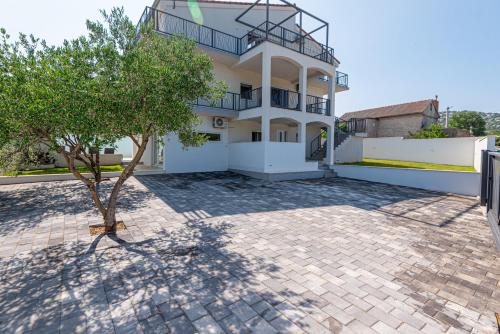 Dazlina Resort New 14 guests villa Breakfast & Pool in Unknown City, Croatia