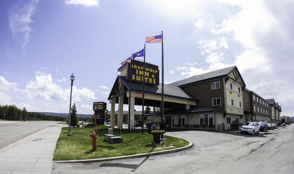 Gray Wolf Inn & Suites - photo 37