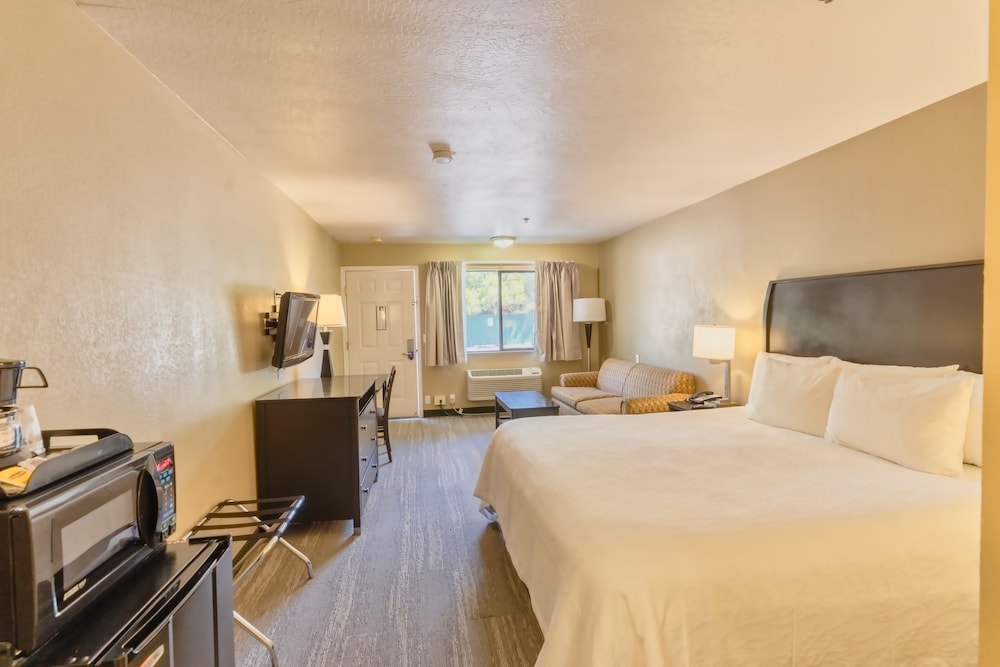 The Oakhurst Inn at Yosemite - photo 19