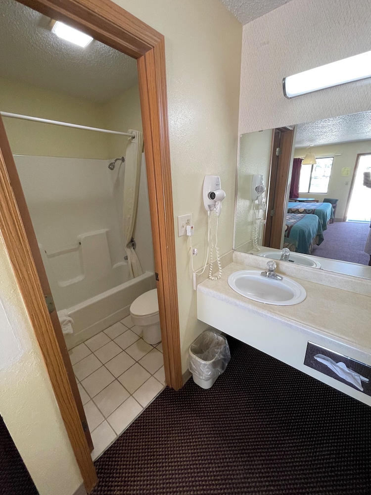 Executive Inn Of Mountain Home - photo 20