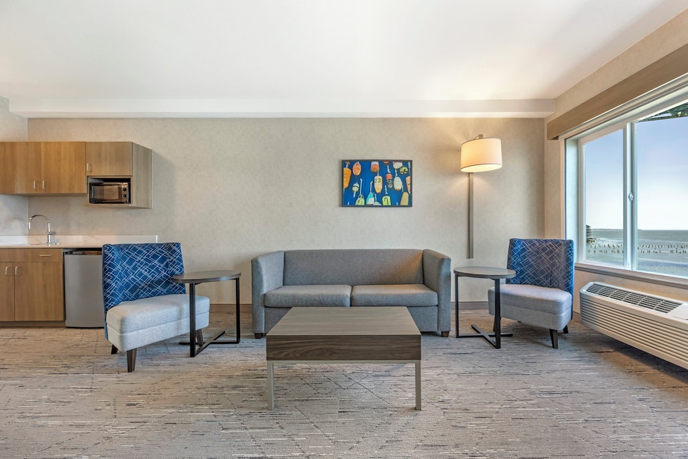 Holiday Inn Express & Suites Astoria by IHG - photo 29