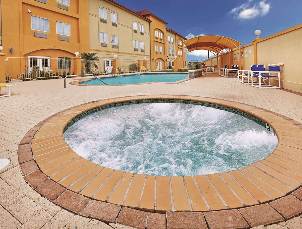 La Quinta Inn & Suites by Wyndham Raymondville - photo 19