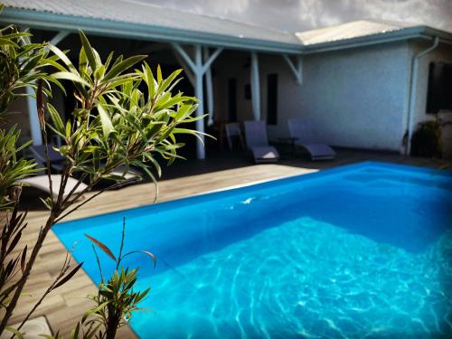 Villa Zolenzo la tête dans les montagnes 10 pers — 4-Star Luxury Hotel in Petit-Bourg, Guadeloupe