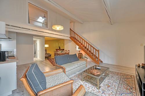 Pop Chartreuse AC Wifi Historic Center in Villeneuve-Les-Avignon, France