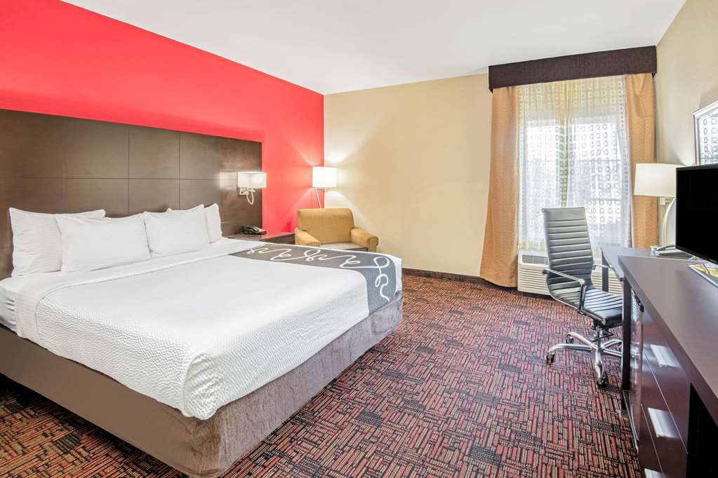 La Quinta Inn & Suites by Wyndham Elk City - featured photo