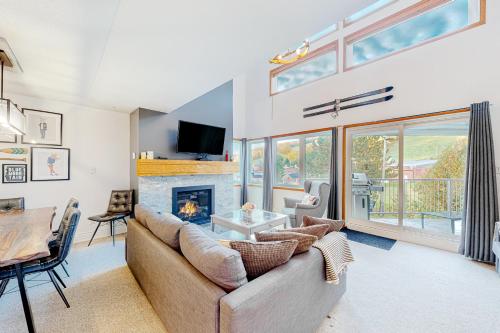 Blue Mountain Cachet Crossing in Collingwood, Canada