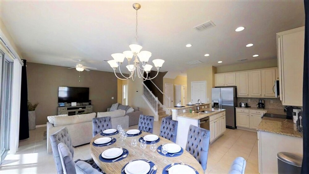 Golden Palms Vacation Resort Eight bedroom - photo 36