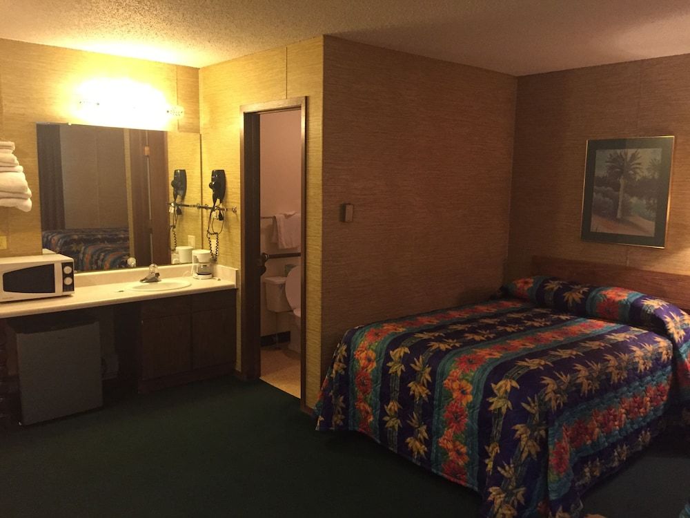 Burr Oak Motel - photo 18