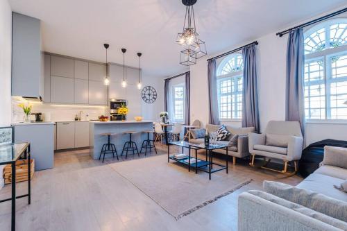 New Stylish City Centre Flat w parking Sleeps 4 — 4-Star Luxury Hotel in Birmingham, United Kingdom