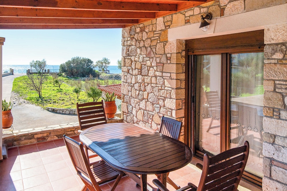 Beachfront Stone House Samos Seaview Retreat — 4-Star Luxury Hotel in Samos, Greece
