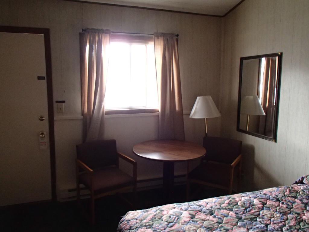 1St Interstate Inn - photo 12