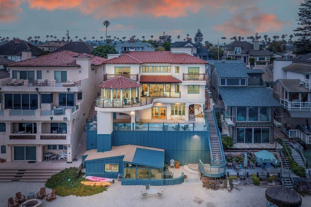 4 Bedroom With Pool — 4-Star Luxury Hotel in Oceanside, United States
