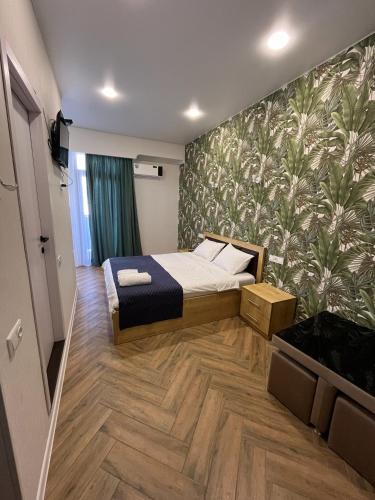 Deluxe Rooms and Apartments Near Metro