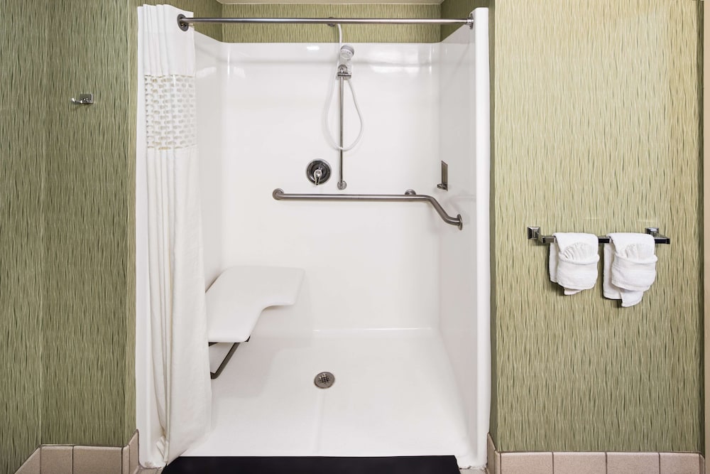 Hampton Inn Hinesville - photo 13