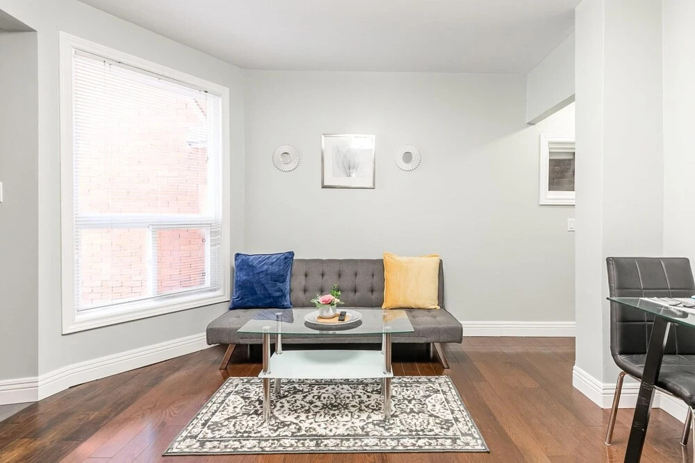 Chic 3BR apartment in Queen West Downtown Toronto — 4-Star Luxury Hotel in Toronto, Canada