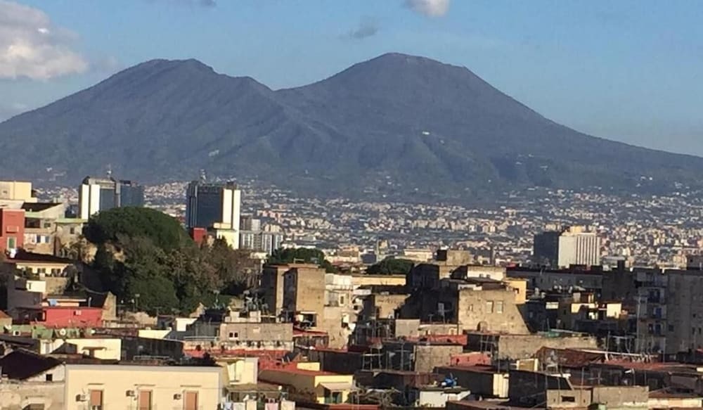 Holiday Gold - carbon neutral hotel in Naples