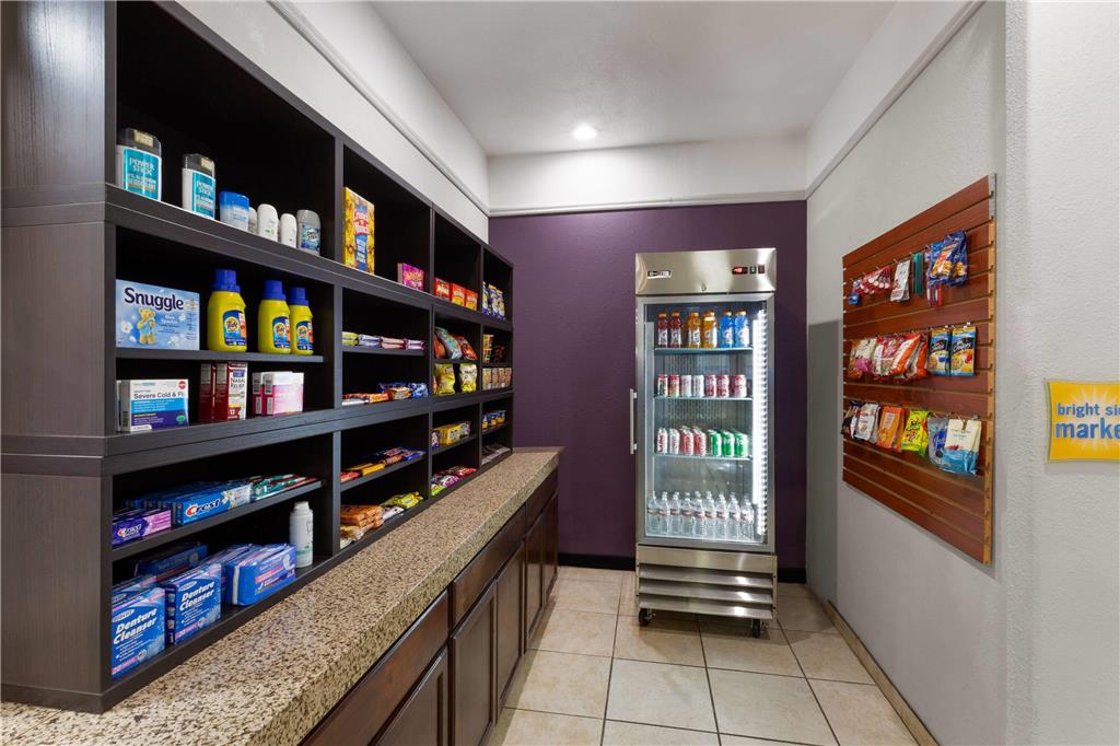 La Quinta Inn & Suites by Wyndham Brownwood - photo 31