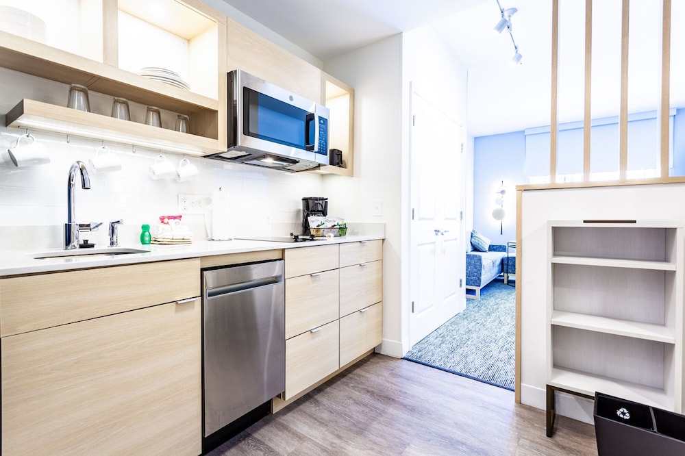 TownePlace Suites by Marriott Raleigh University Area - photo 43
