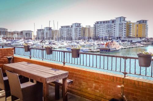 Beautiful Dawn relax with stunning marina views — 4-Star Luxury Hotel in Pevensey, United Kingdom
