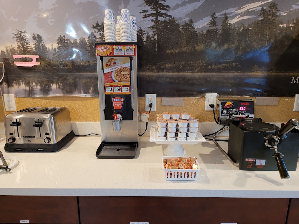 MorningGlory Inn & Suites - photo 34