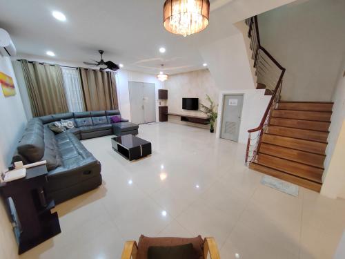 Triple Z Homestay Kuching Landed 14 Pax — 4-Star Luxury Hotel in Kuching, Malaysia