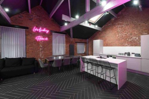 Casa Nomade Penthouse slps 20 people Mcr centre — 4-Star Luxury Hotel in Manchester, United Kingdom
