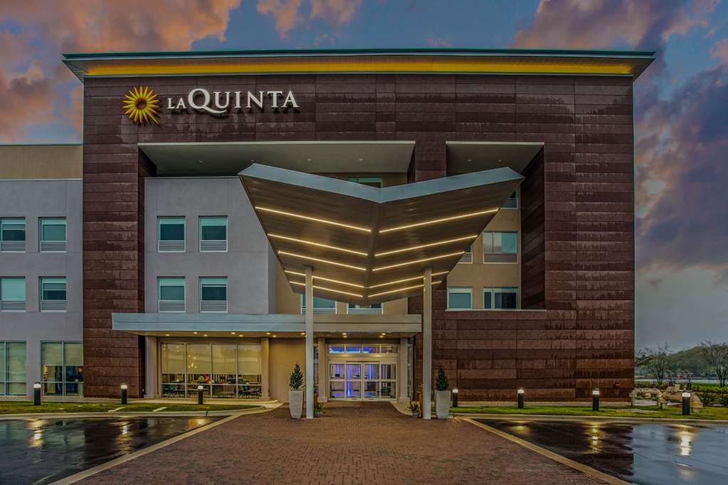 La Quinta Inn & Suites by Wyndham Miramar Beach Destin - photo 2