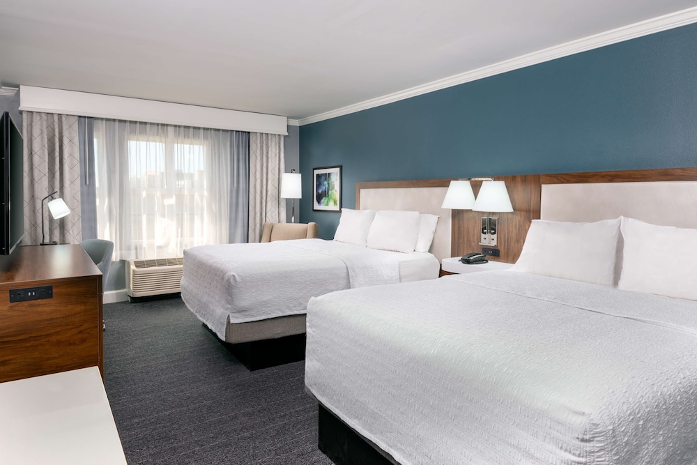 Hampton Inn Savannah Historic District - photo 8