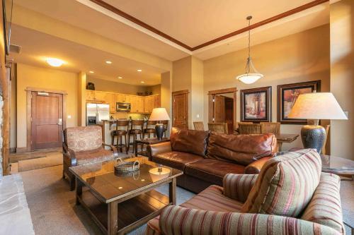 Iron Horse Lodge North 107 by East West Hospitality — 4-Star Luxury Hotel in Truckee, United States