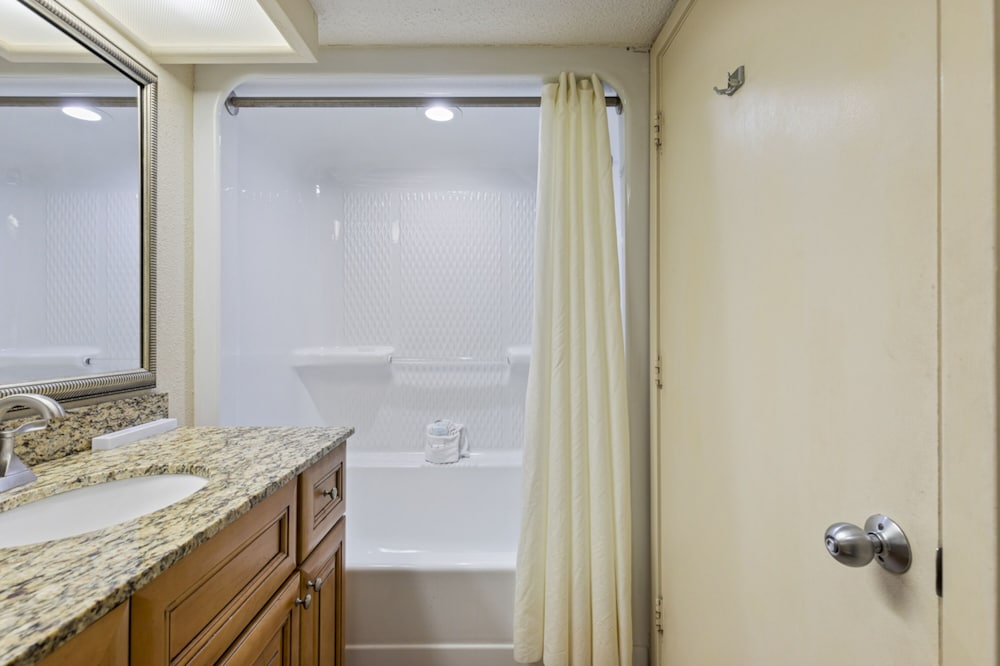 Hosteeva Breathtaking Oceanfront Views w Pool Atlantica Towers Condo - photo 16