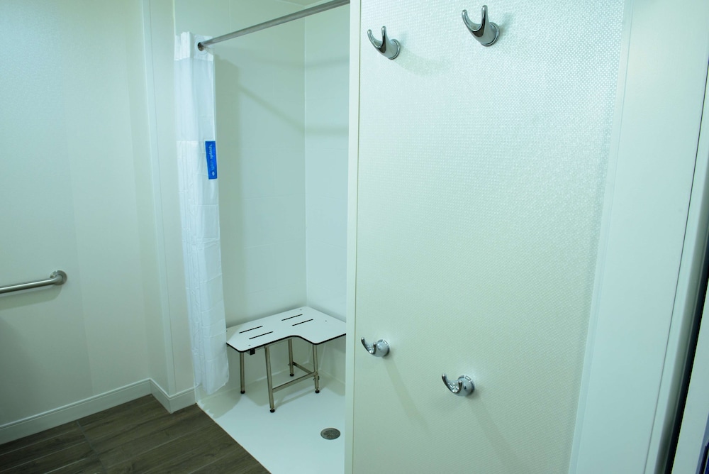 Hampton Inn & Suites Bay City - photo 24