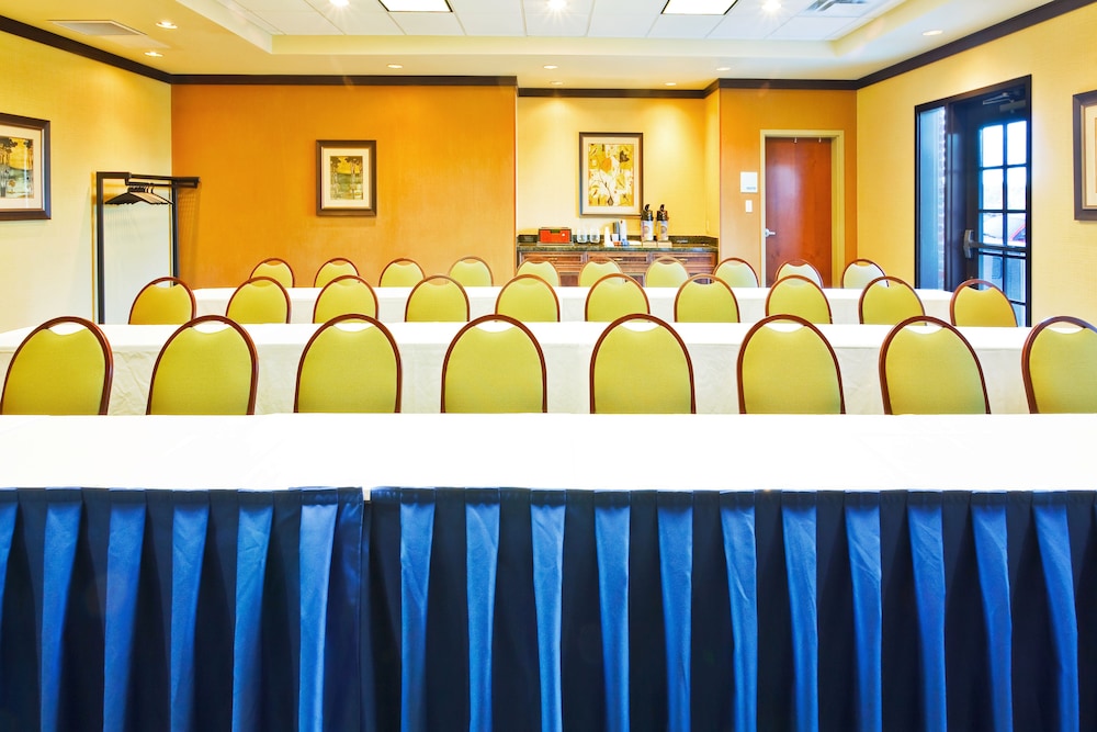Holiday Inn Express Hotel Ooltewah Springs Chattanooga by IHG - photo 51