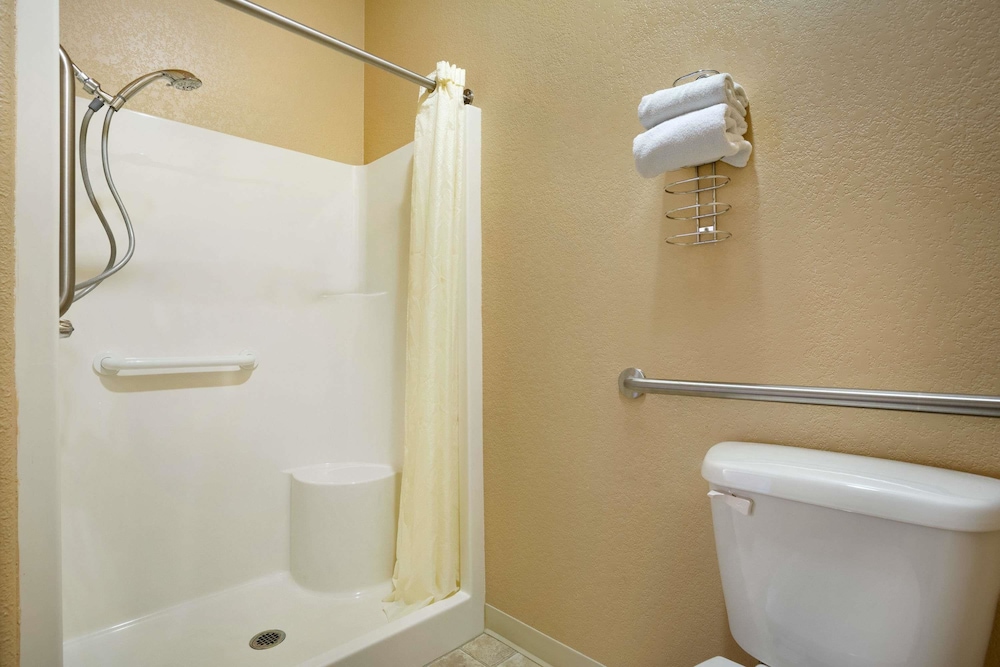 Travelodge by Wyndham Gillette - photo 13