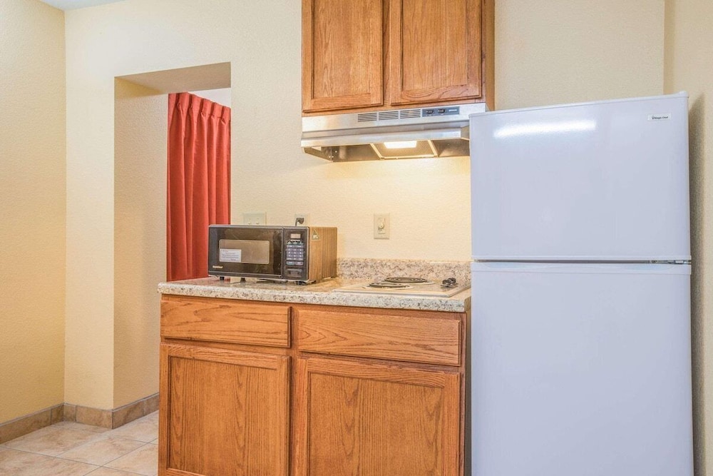 Rodeway Inn and Suites Macon - photo 12