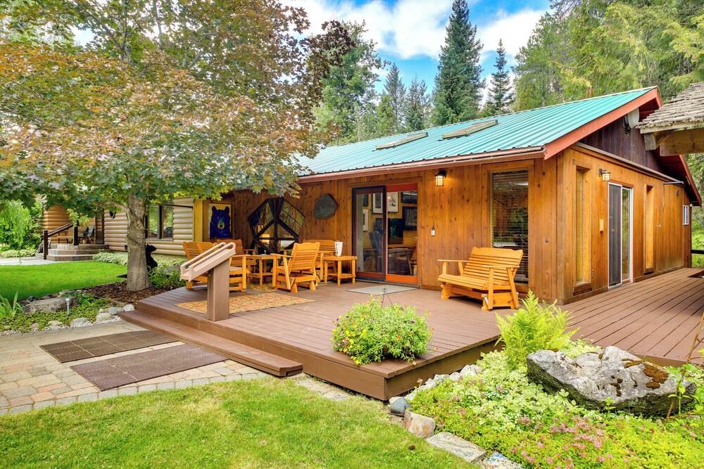 Unique Nordman Retreat 1 Mi to Priest Lake in Dover, United States