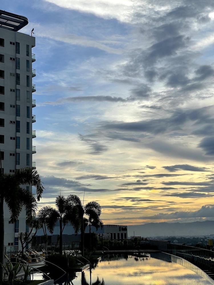Mactan Beach front Suites — 4-Star Luxury Hotel in Lapu-Lapu City, Philippines