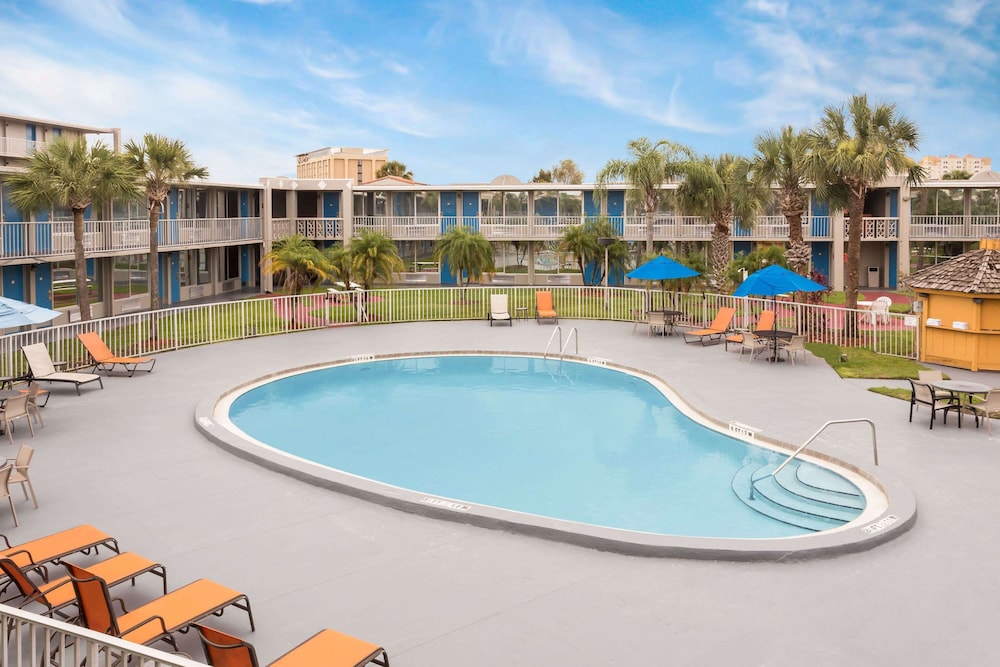Howard Johnson by Wyndham Orlando International Drive - photo 25