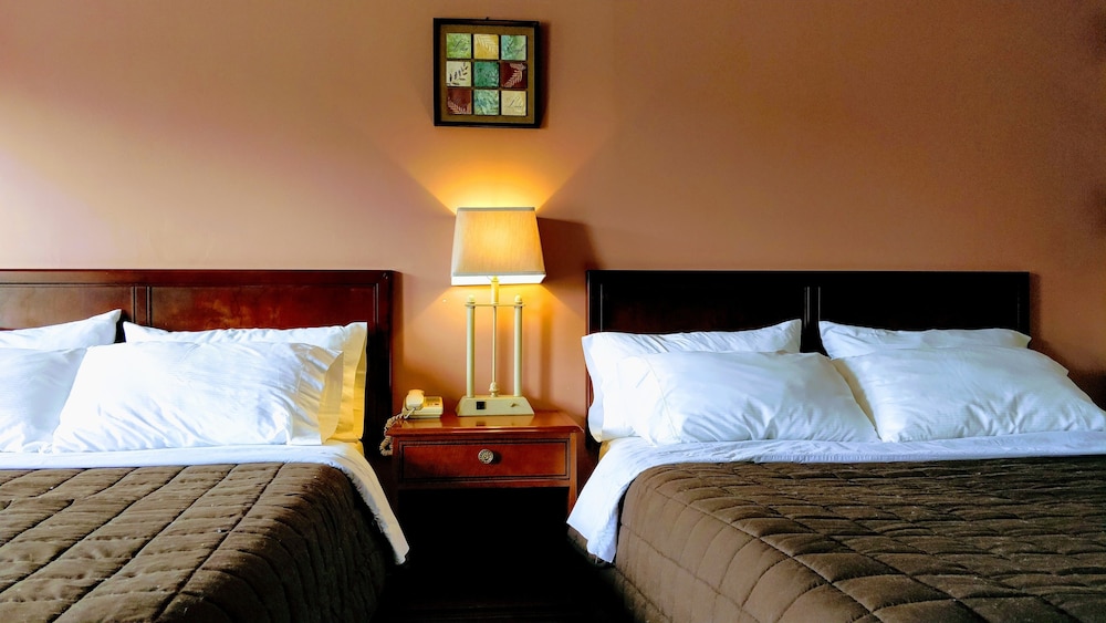 Kings Inn Midland in Midland, Canada