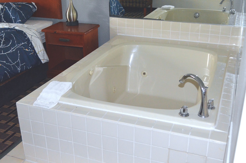 Americas Best Value Inn & Suites St. Cloud - photo 15