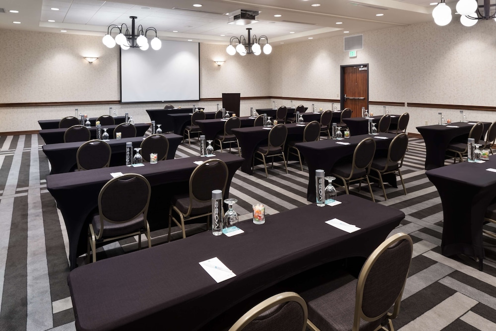 Embassy Suites Anchorage - photo 46