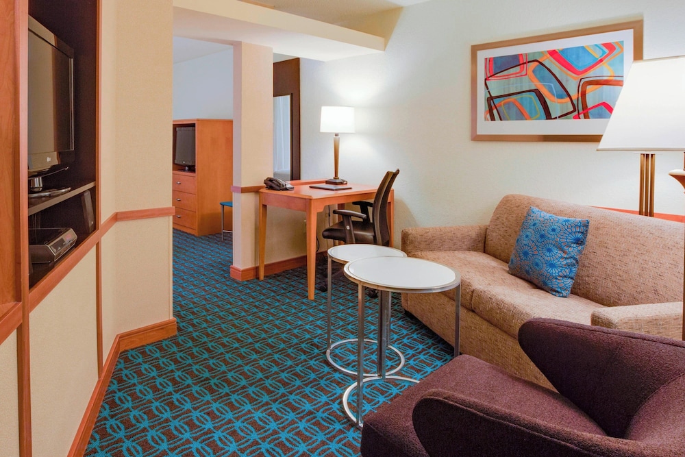Fairfield Inn & Suites by Marriott South Hill - photo 15