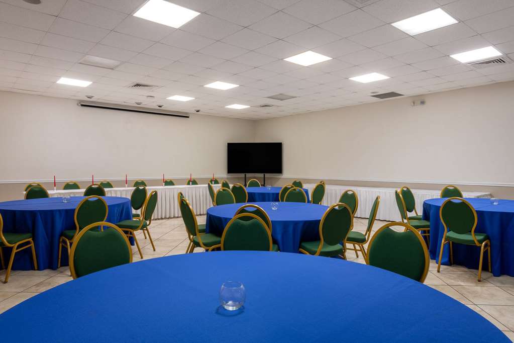 Ramada by Wyndham Kissimmee Gateway - photo 45