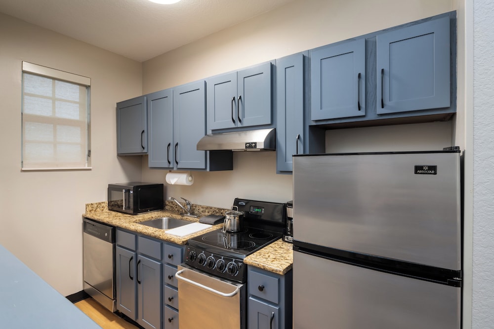 Candlewood Suites Miami Doral by IHG - photo 11
