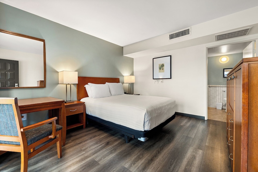 Vagabond Inn Glendale - photo 22