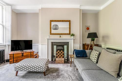 Luxury Converted Victorian Flat in Leafy Highbury Pass the Keys — 4-Star Luxury Hotel in London, United Kingdom