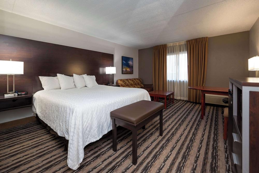 Endeavor Inn & Suites Trademark Collection by Wyndham - photo 11