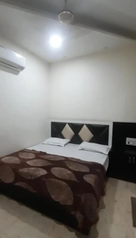 Yuvraj Residency 1 minute walking from Golden Temple